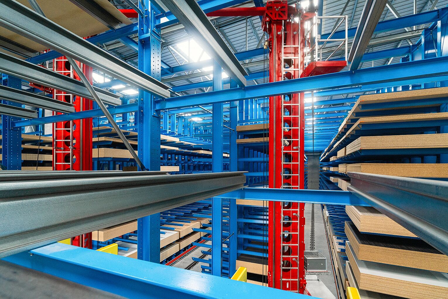 Voorbeeld van een efficiënt ingericht magazijn met Ohra stellingen
